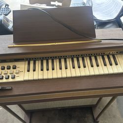 VINTAGE CHILDS KIDS ORGAN CHORD ELECTRIC