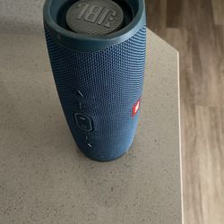 JBL charge 4