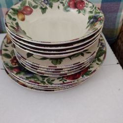 Vintage 16 Piece Dinnerware Set 