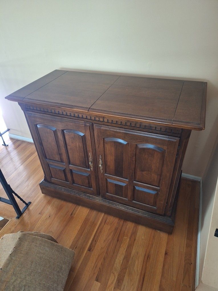 Ethan Allen Barr / Butler Table