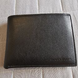 **MEN'S PERRY ELLIS PORTFOLIO WALLET**