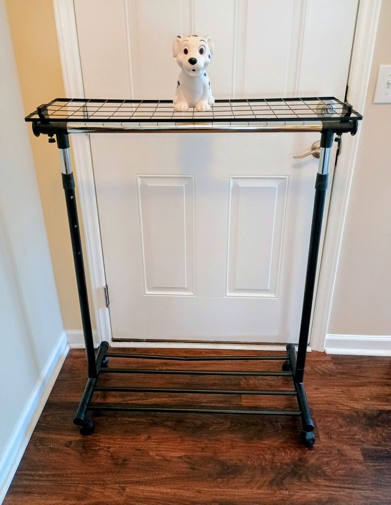 Adjustable Clothes Rack