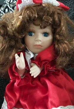 COLECTORS CHOICE PORCELAIN WIND UP DOLL