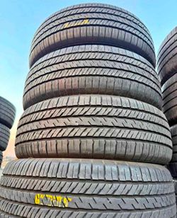 225 60 17 Yokohama tires Con 80% de Vida Las 4