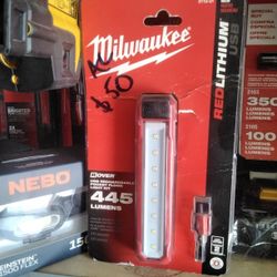Milwaukee Redlithium  ROVER USB Rechargeable Pocket Flood Light Kit 445 Lumens 