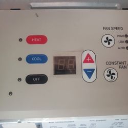 AC /HEAT  Comercial  UNIT  1200 Sq Ft