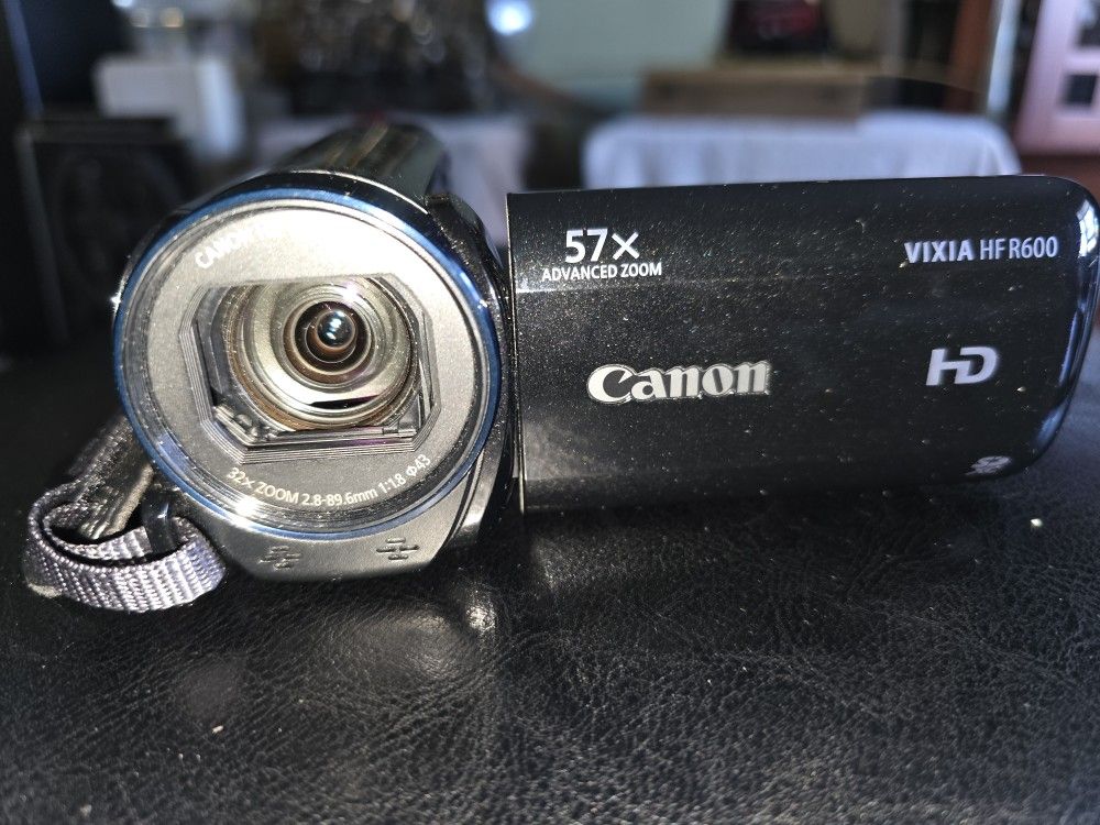 Canon HD CMOS Vixia HFR600