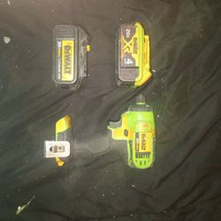 1/4 Inch Cordless DeWalt Impact. 1 Battery's. 1 Xr 4ah Battery
