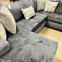 Stylish Stunning Nice Sectional! 