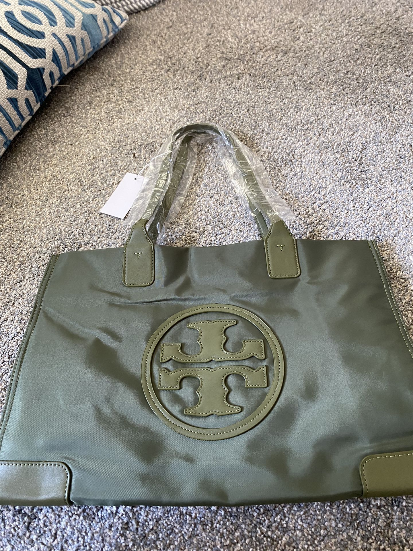 Tory Burch Ella Nylon Quadrant top Handle Tote Bag for Sale in Dallas, TX -  OfferUp