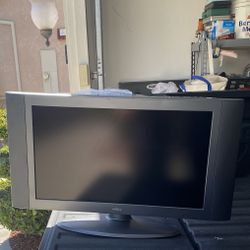 Flat Screen TV 32 Inch With Remote And Manual