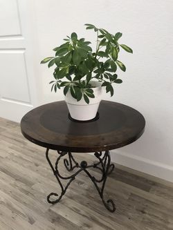 beautiful coffee table with good condition