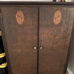 Vintage Dresser/cabinet 