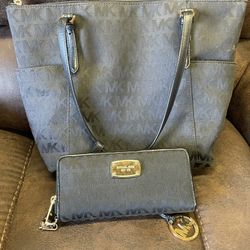 Michael Kors Shoulder Bag Handbag Monogram Purse And Wallet Set