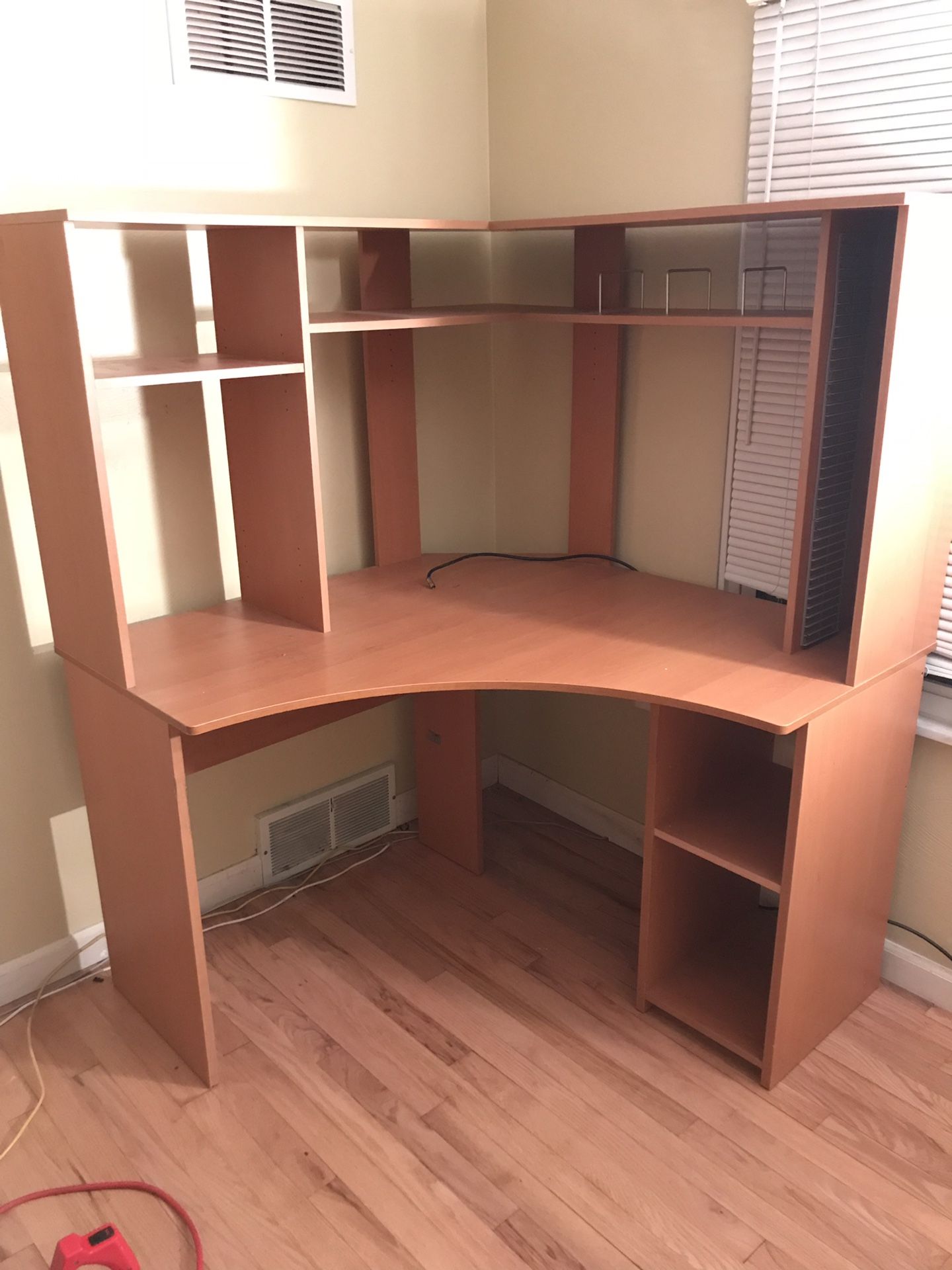 Corner desk