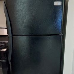 Frigidaire Gallery Top-Freezer Refrigerator — Black