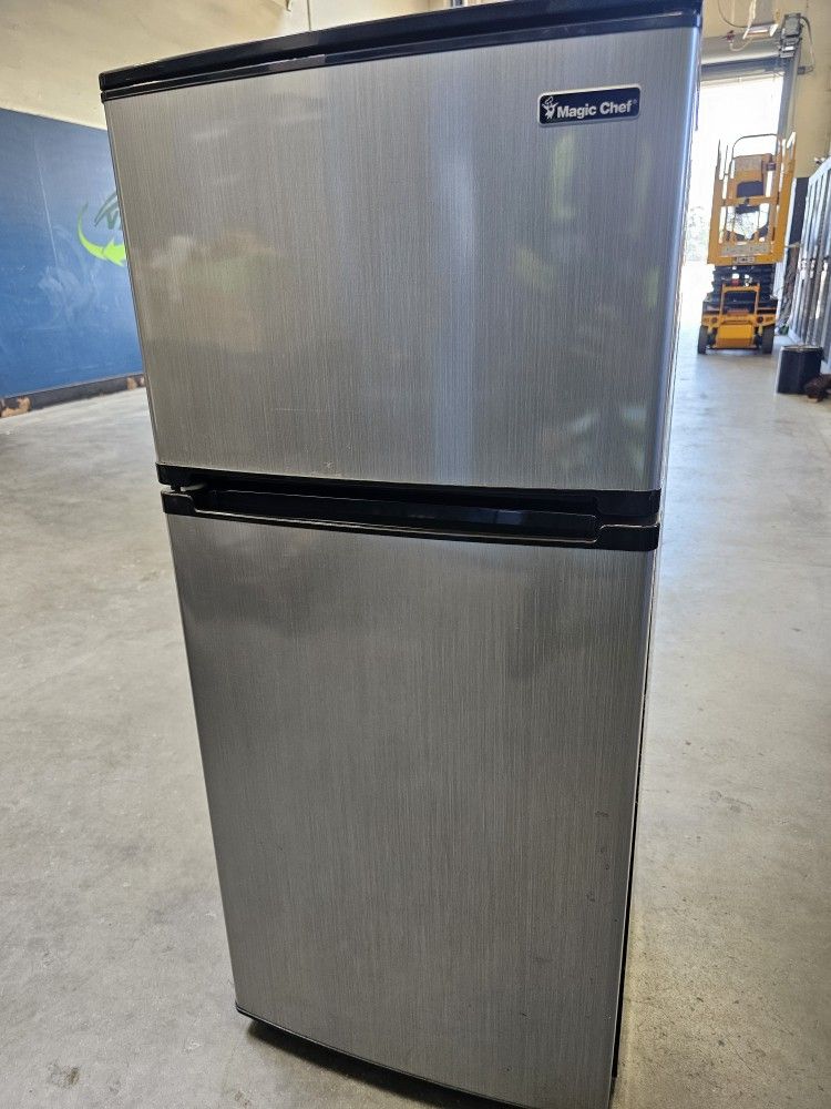 Small Fridge/freezer $80