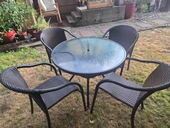 Outdoor Patio Table & 4 Chairs