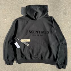 🔥 FEAR OF GOD ESSENTIALS HOODIE – BLACK – SIZE M (NEW)