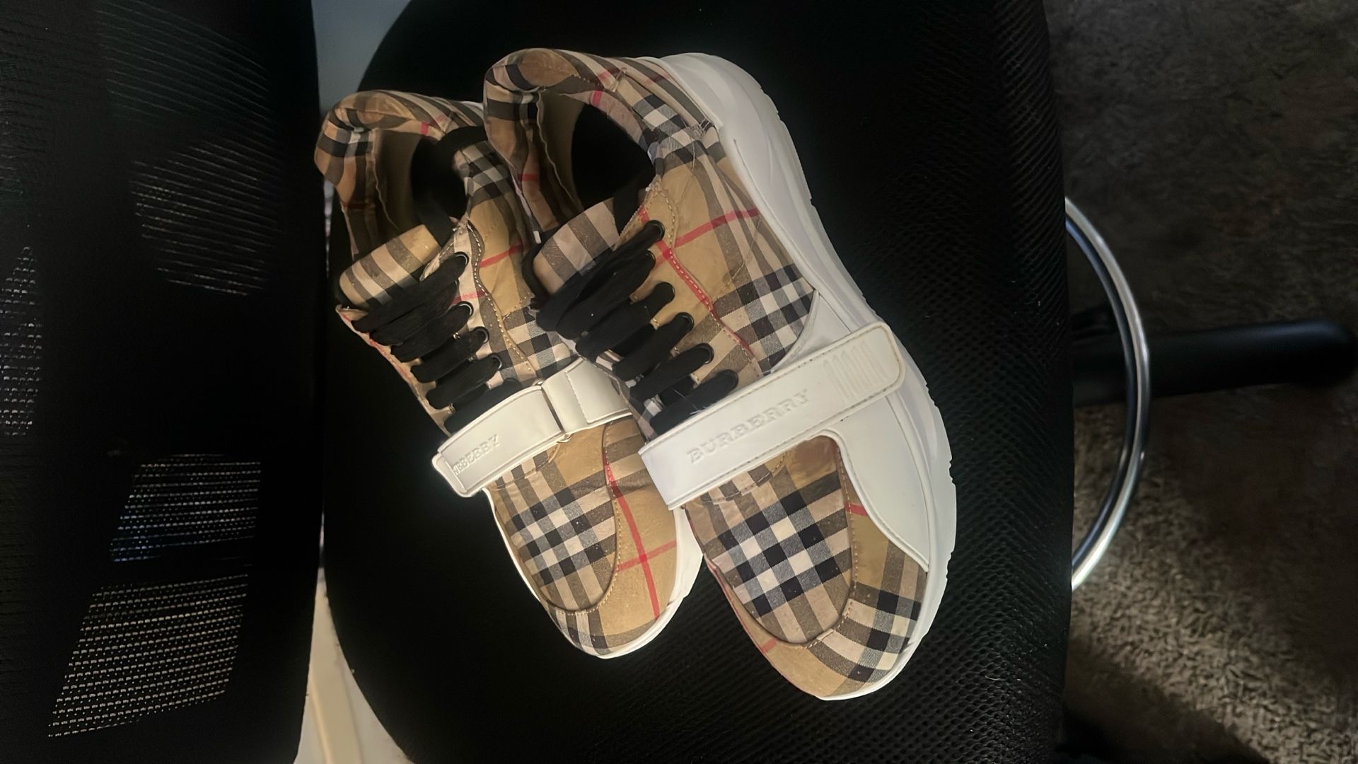 BURBERRY  8 Men’s