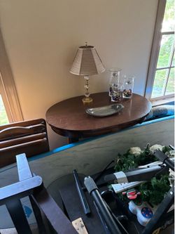 Drop leaf pedestal table
