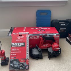 Milwaukee M12 2529-20 Band Saw W Battery And Charger