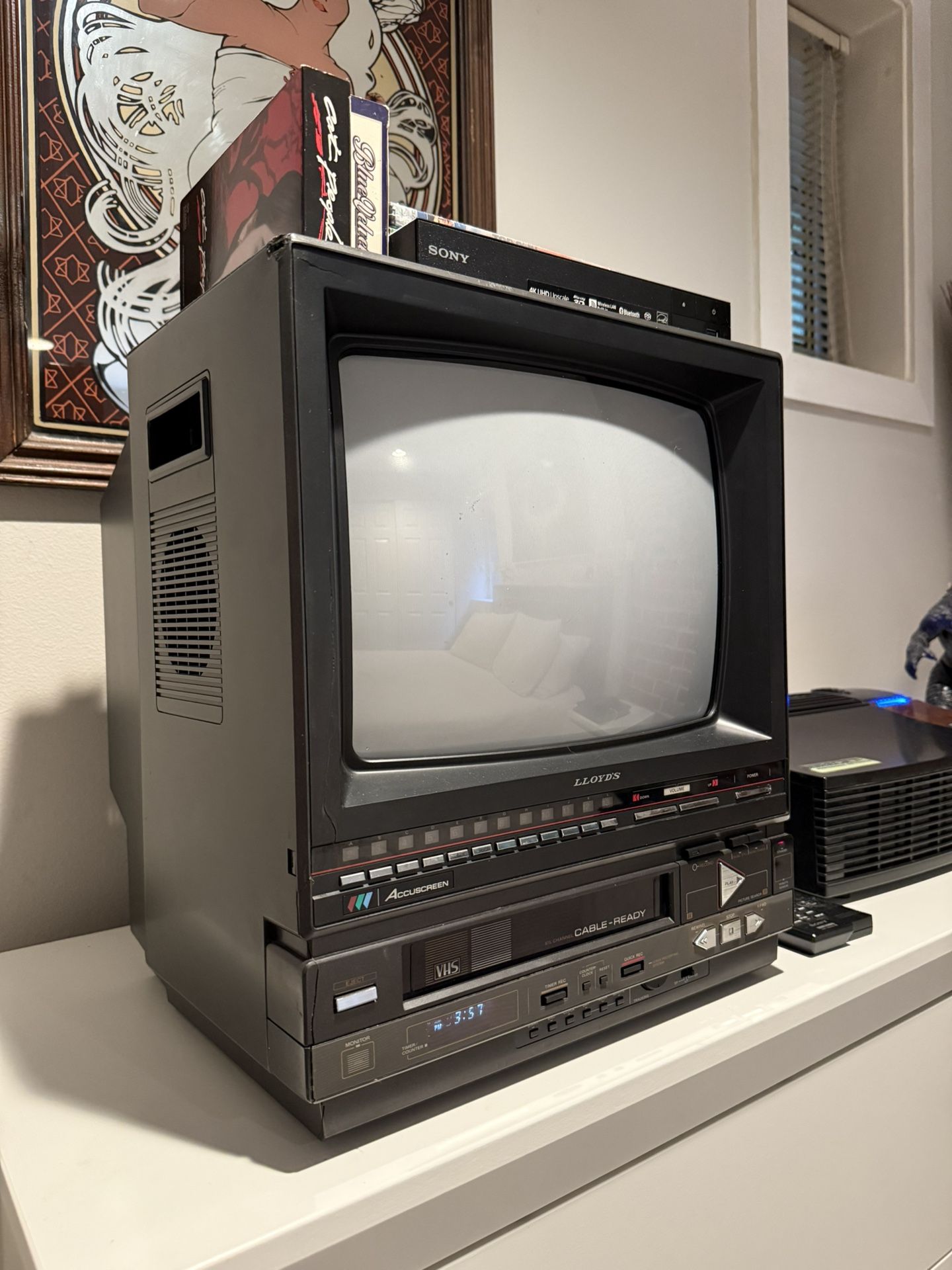 Vintage Rare Lloyd’s TV/VCR Combo (+ HDMI Converter) - Retro CRT Monitor