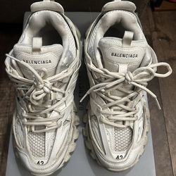 Baleciaga track size 9