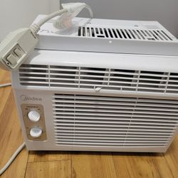 Midea 5,000 BTU EasyCool Small Window Air Conditioner - Cool up to 150 Sq. 