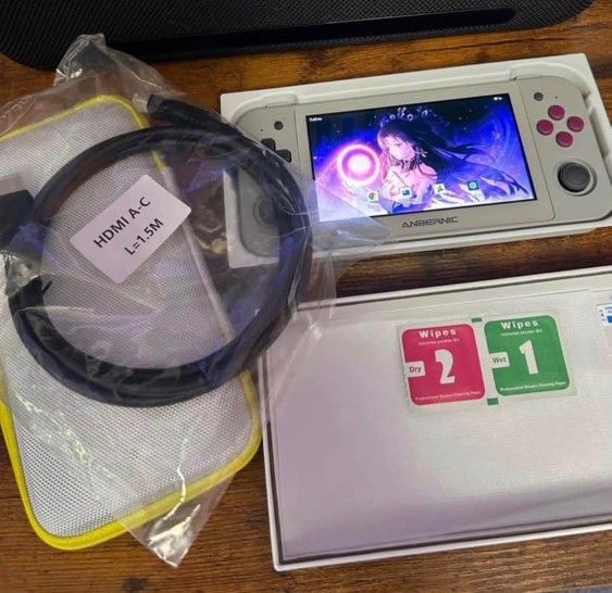 New ANBERNIC RG505 ANDROID GAME HANDHELD OLED