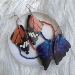 Two pair beautiful butterfly wing drop/dangle earrings & two bead bracelets