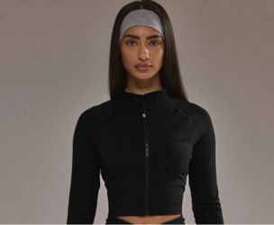 Black long sleeve zip up top