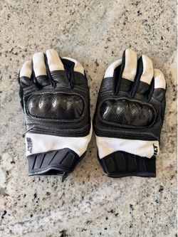 Motorcycle gloves