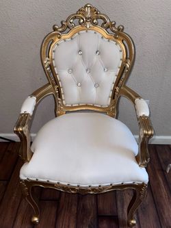 Elegant Throne Accent Chair