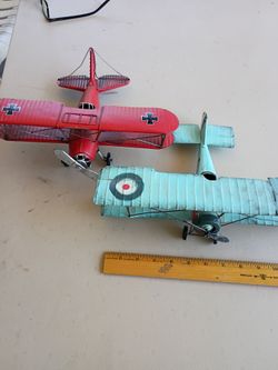 WW1 metal toy soldier airplanes