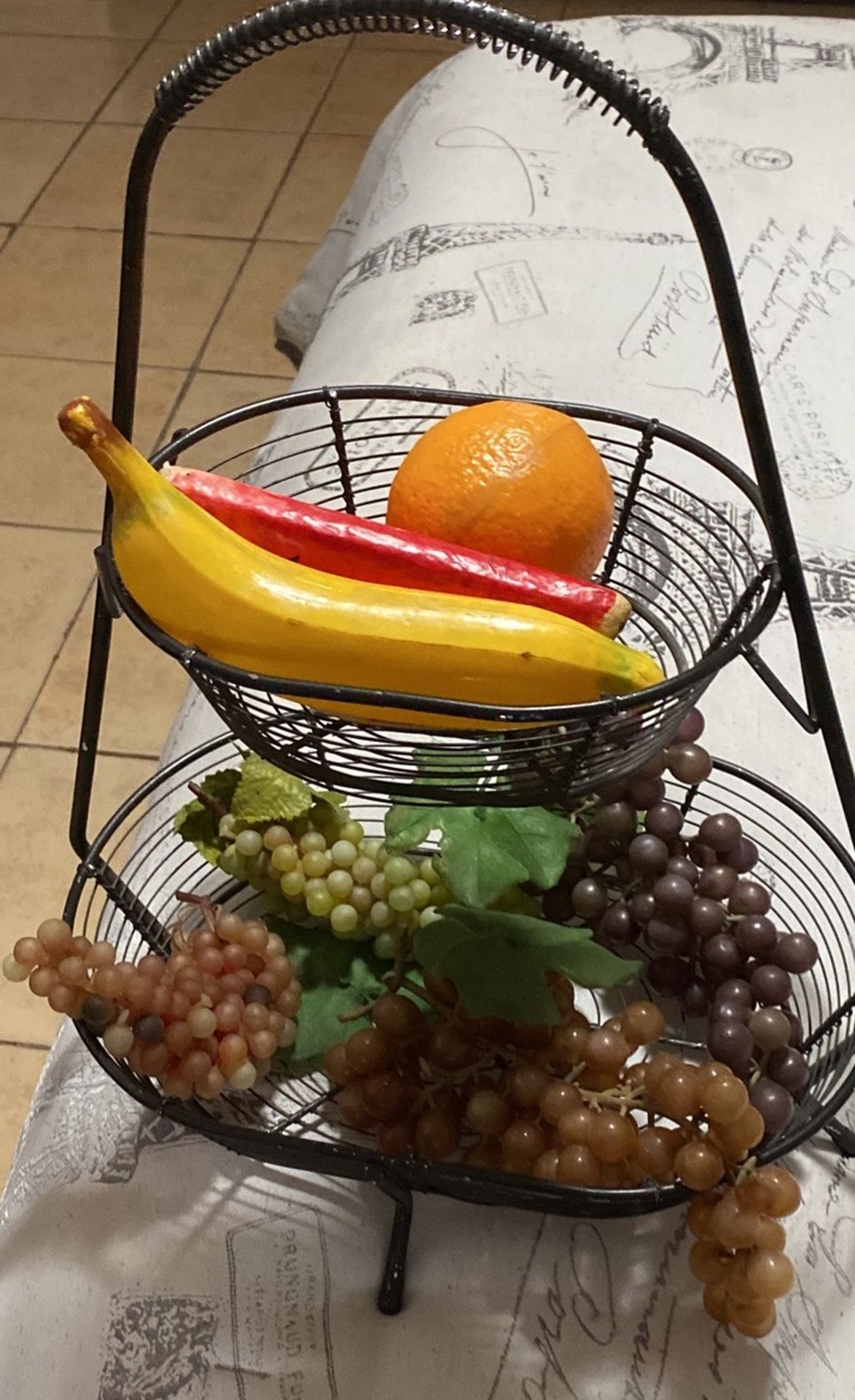 Hold fruit
