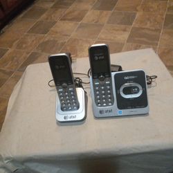 AT&T Home Office Cordless Phones With Two Handset And Voicemail Excellent Condition Only Use Once And They Work