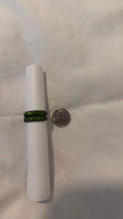 $99 Woman’s Emerald double band ring size 6