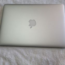 Macbook Pro Music & Video Studio
