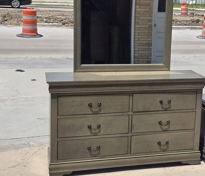 DRESSER WITH MIRROR