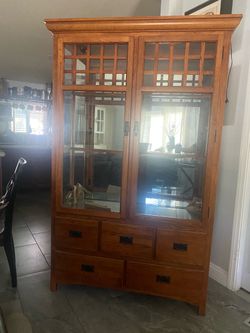 China/display cabinet