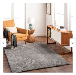 6’7” x 9 area rug