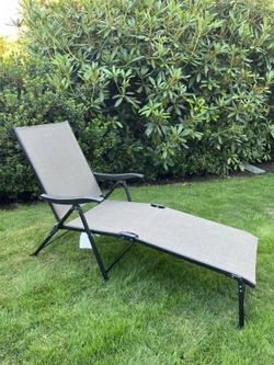 Fo ldable Metal Chaise Lounget  OR Zero Gravity Chaise Lounger