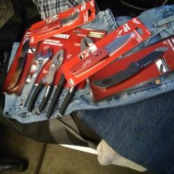 Knives And Wrench Set