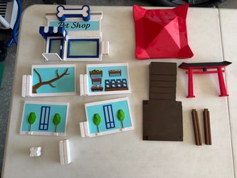Roblox figures and buildings