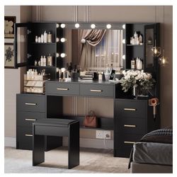 Make Up Vanity Still In The Box 