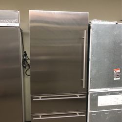 Viking 36” wide Built In 7Series Bottom Freezer Refrigerator In Stainless Steel 