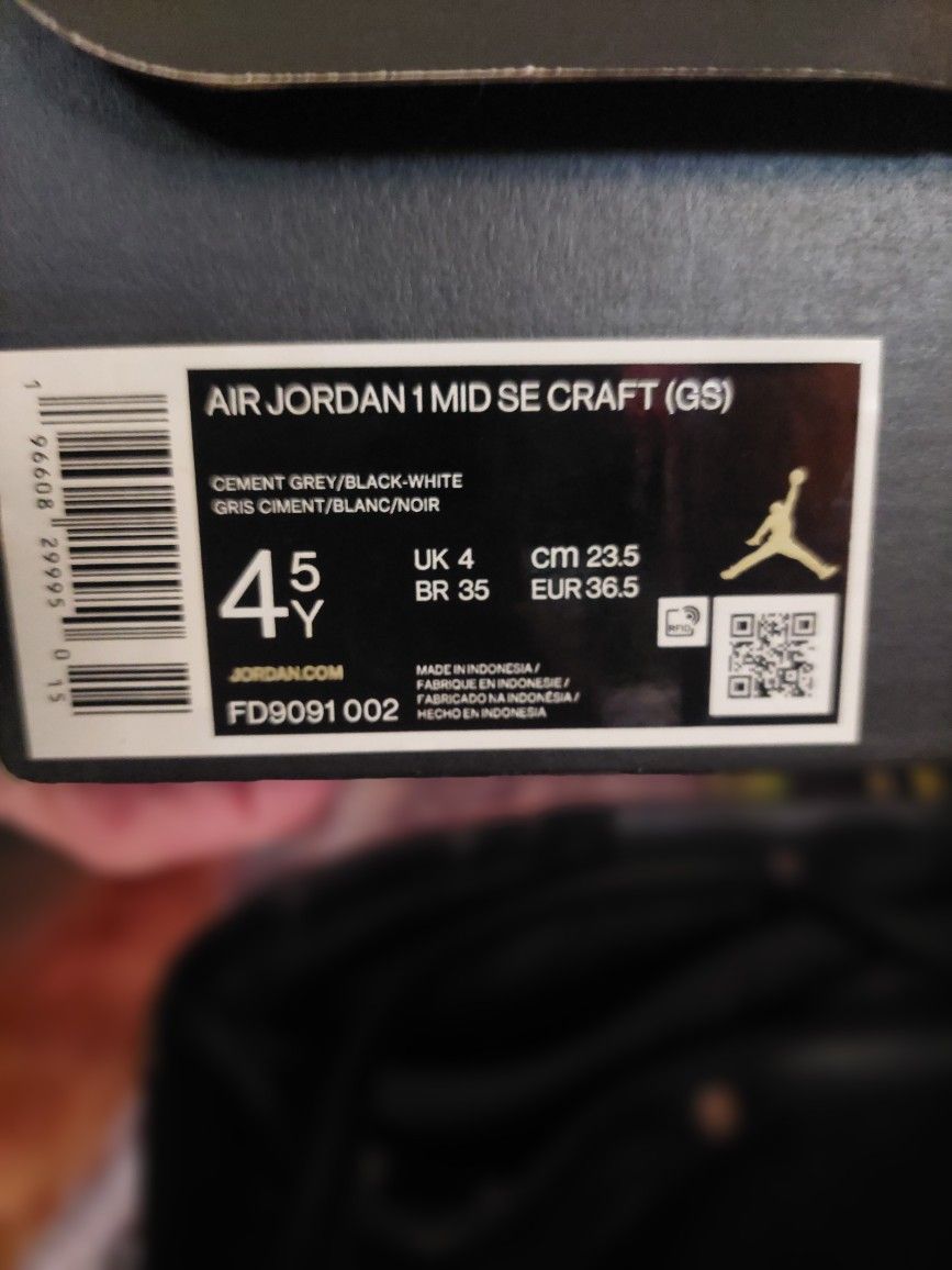 Air Jordan 1 Mid Se Craft (GS) SIZE 4.5 YOUTH