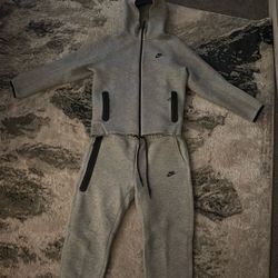 Full Gray Nike Tech (Pants And Hoodie)