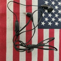 Wired headset with mic and clip